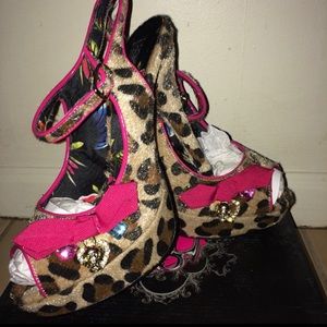 Iron Fist “Love Bites Platform”